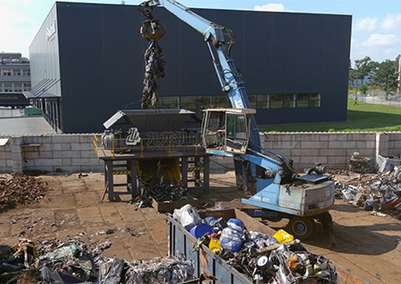 Dual-shaft shredder promotes the development of scrap metal crushing