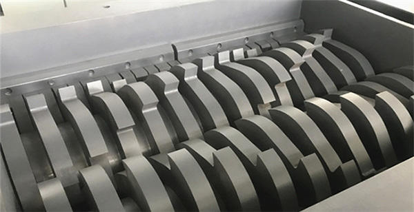 How to solve the problem of serious blade wear of metal shredder?
